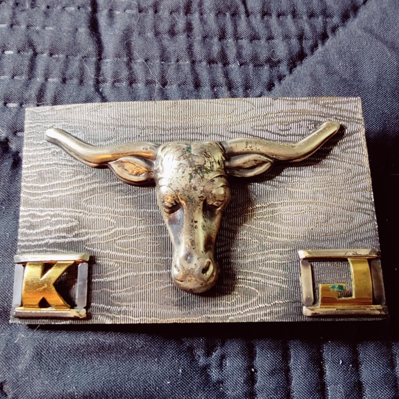 Belt Buckle with Bull - Picture 1 of 2